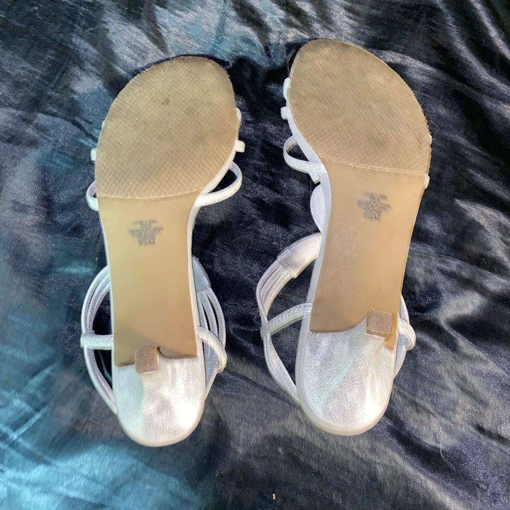Short heel shoes